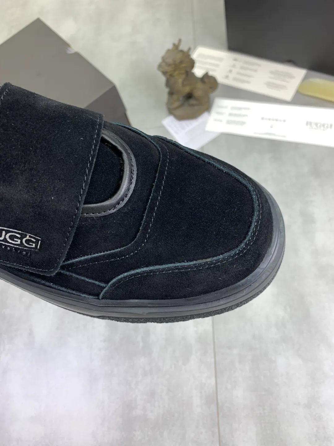 Men's shoes 💰P580 New arrival 🆕🆕🆕 26 New IUGGI Velcro men's shoes Fashionable and casual Velcro men's shoes. First layer suede cowhide + lining wool Rubber outsole Lightweight and non-slip Size: 39-44 Color: three colors